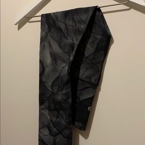 Lululemon - Wunder Under Leggings - Size 4